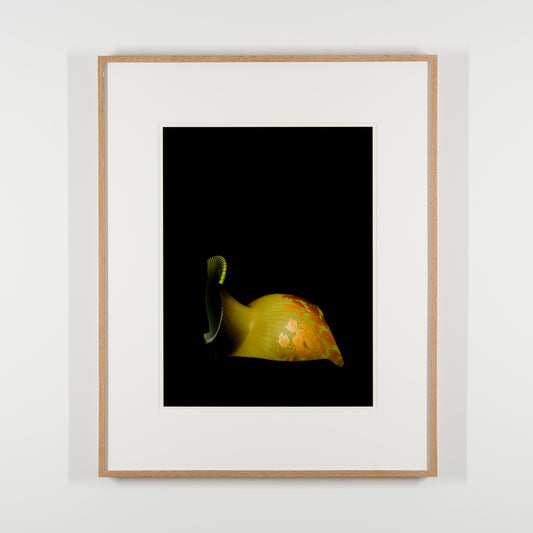 Underglaze gold peony arabesque vase