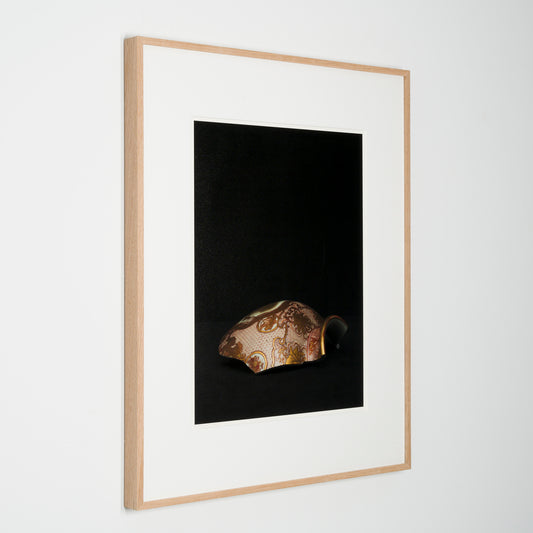 Red-glazed detailed drawing of people, flowers and birds, floor plan, flower vase