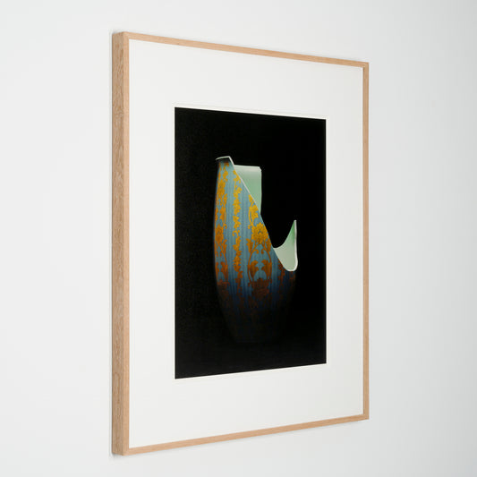 Flower vase with gold underglaze and chintz pattern