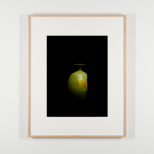 Flower vase with gold glaze and hibiscus motif