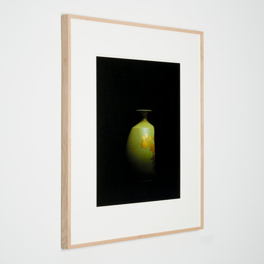 Flower vase with gold glaze and hibiscus motif