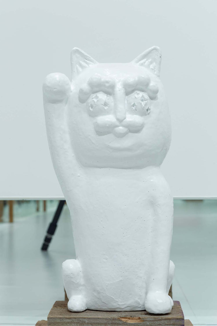 幸運を祈り続ける招き猫様