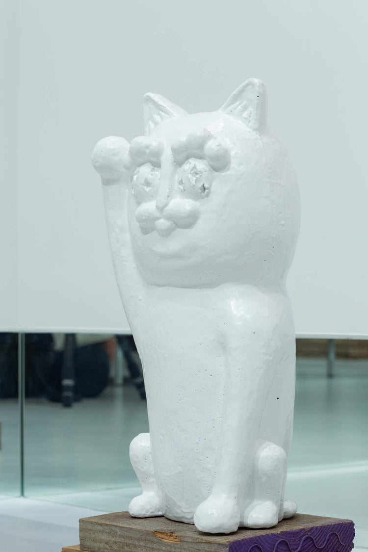 幸運を祈り続ける招き猫様