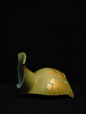 Underglaze gold peony arabesque vase