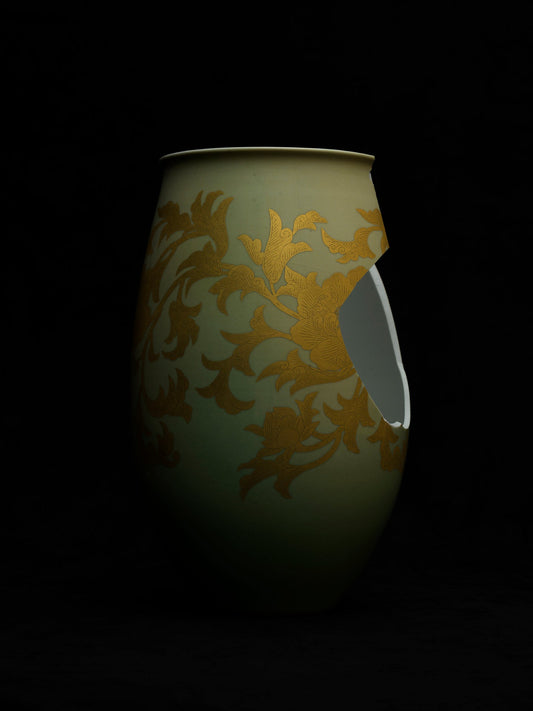 Underglaze gold peony arabesque pattern vase