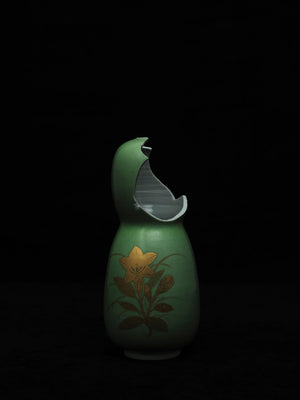 Gold glaze on the glaze, Kikue pattern, Sake bottle