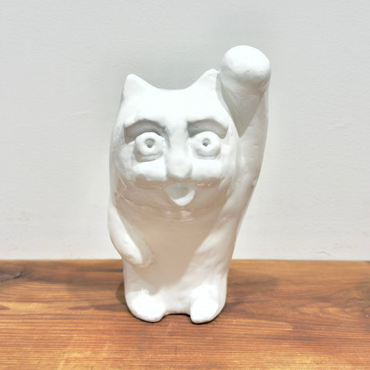 White Maneki-neko statue