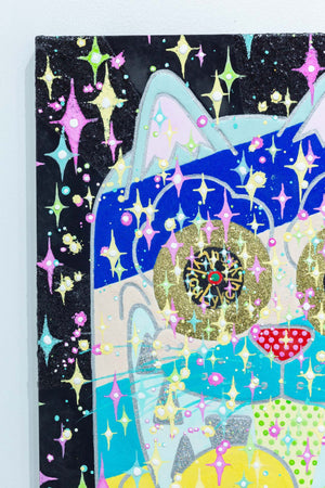 A cat that is connected to the universe and beckons