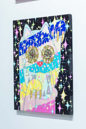 A cat that is connected to the universe and beckons