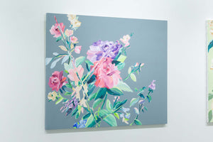 Gray back slipped flowers